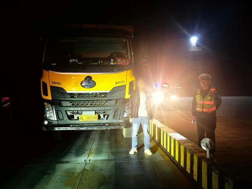 嚴管嚴查超載貨車，凈化道路貨運環境